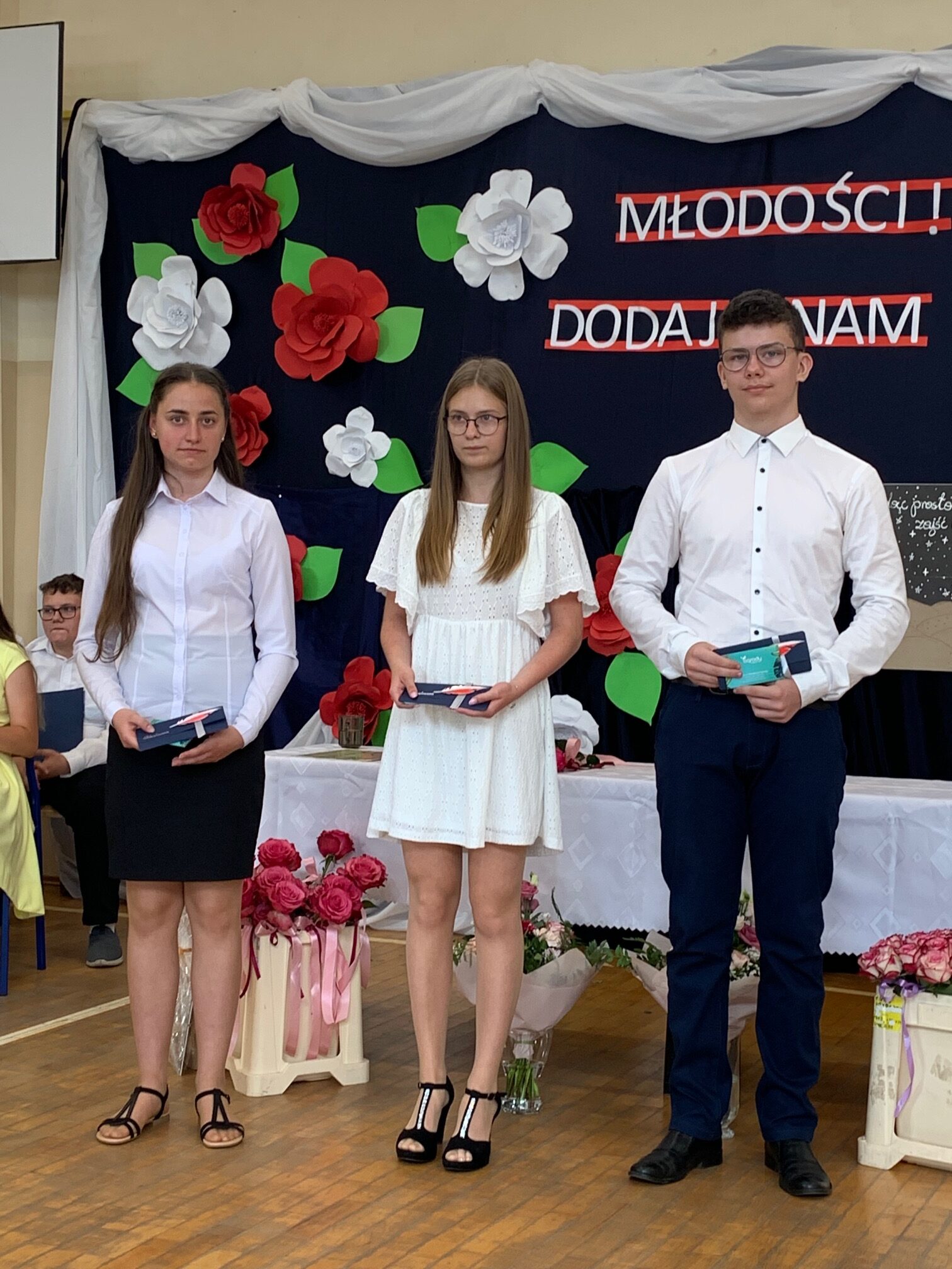 Scenariusz Na Zakończenie 3 Gimnazjum śmieszny Uroczyste zakończenie roku szkolnego klasy 8 – fotorelacja. – SP